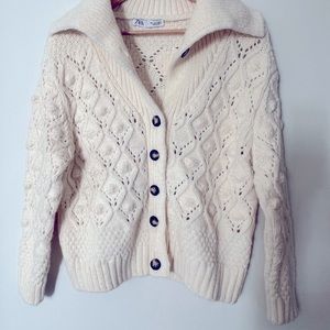 Zara cardigan size S. Without tags but never worn. Perfect condition.